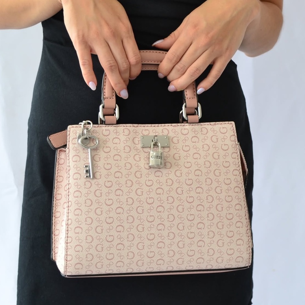 NWOT GUESS Pink Logo Print Handbag